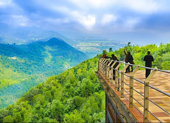 مزایای زندگی در رامسر: تلاقی بینظیر طبیعت، تاریخ و مدرنیته