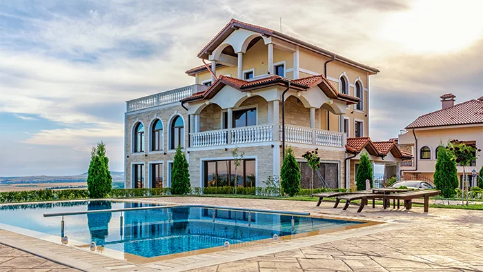 تحلیل سرمایهگذاری در ویلا: پتانسیل رشد بالا در کنار ریسک بیشتر